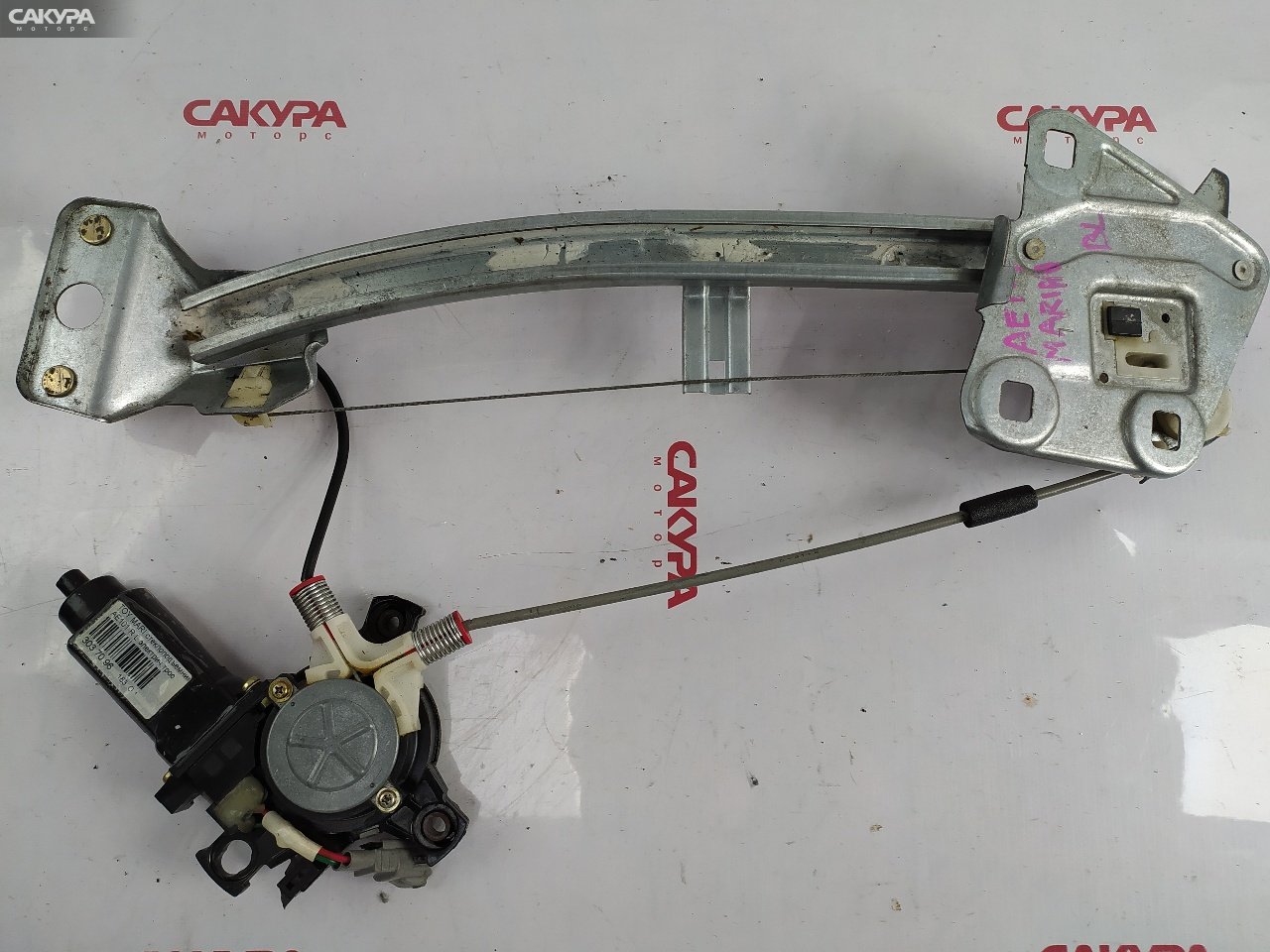 Стеклоподъемник задний левый Toyota Sprinter Marino AE101: купить в Сакура Красноярск.