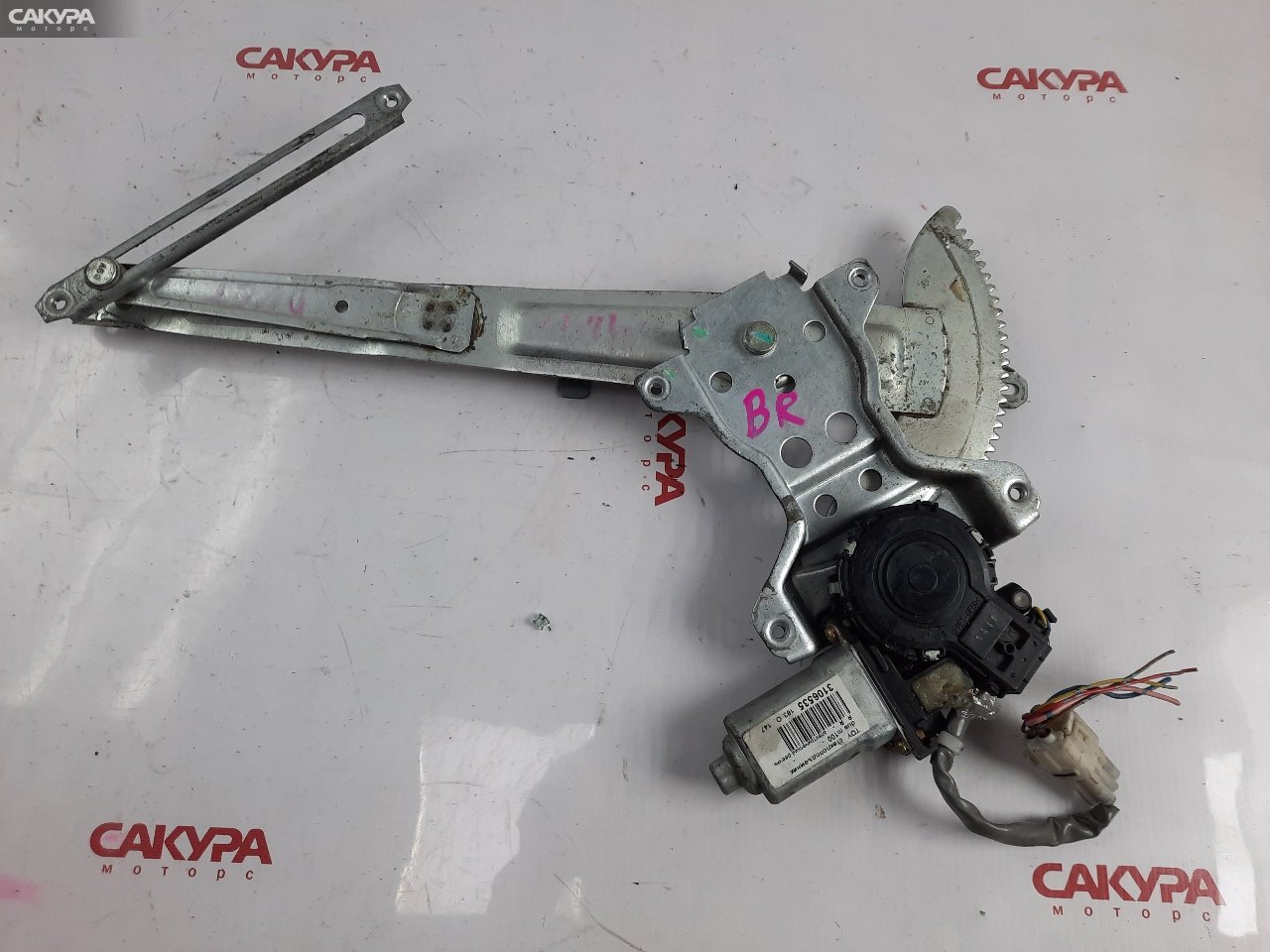 Стеклоподъемник передний правый Toyota Duet M100A EJ-DE: купить в Сакура Красноярск.