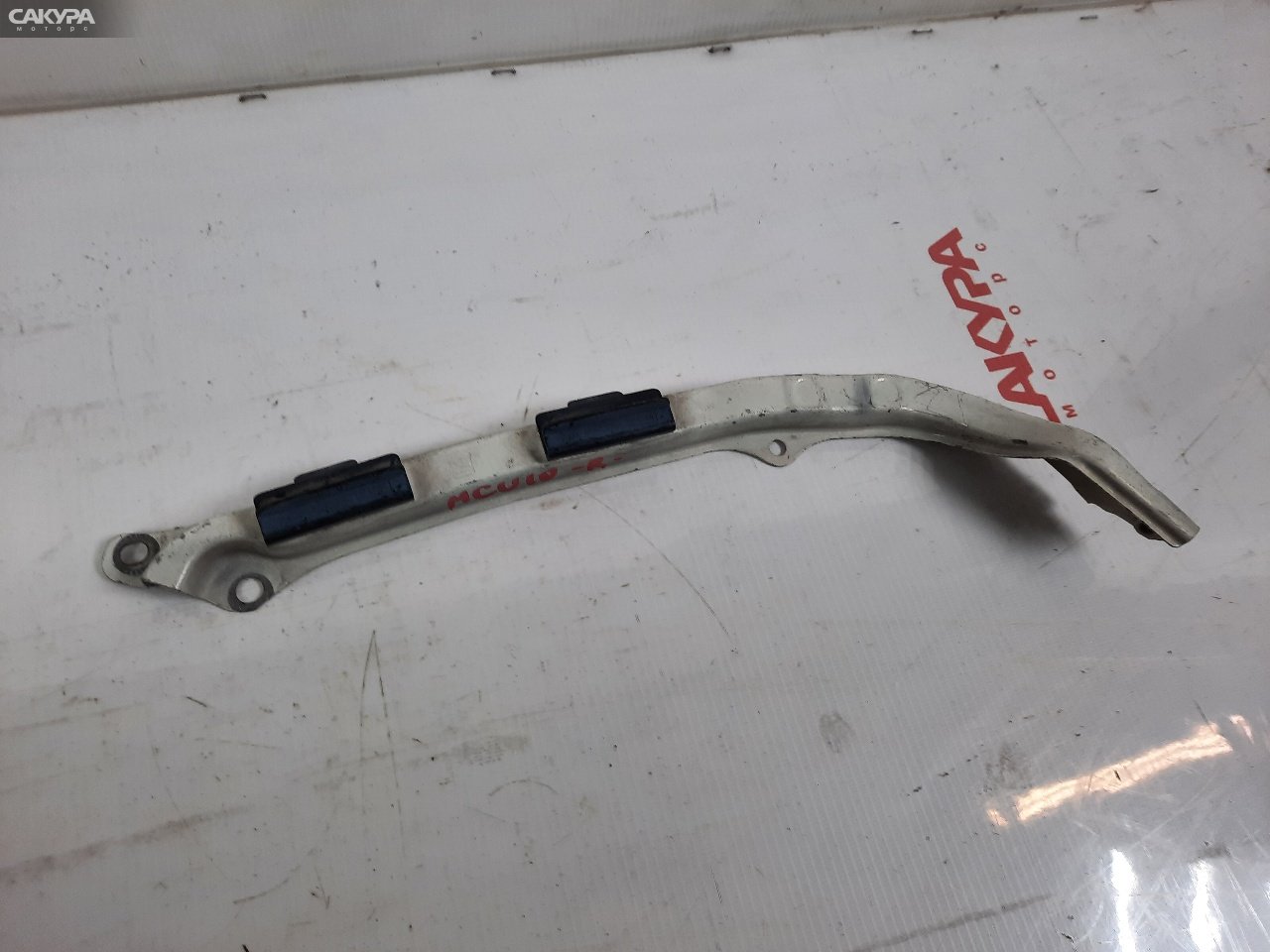 Планка под фару передняя правая Toyota Harrier MCU10W: купить в Сакура Красноярск.