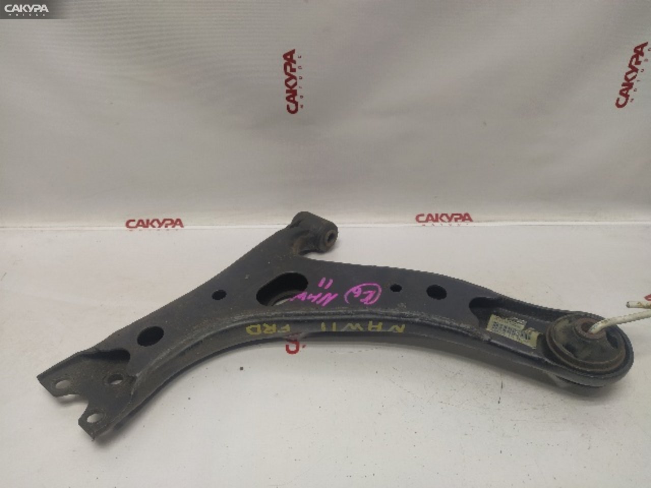 Рычаг подвески передний правый Toyota Prius NHW11 1NZ-FXE: купить в Сакура Красноярск.
