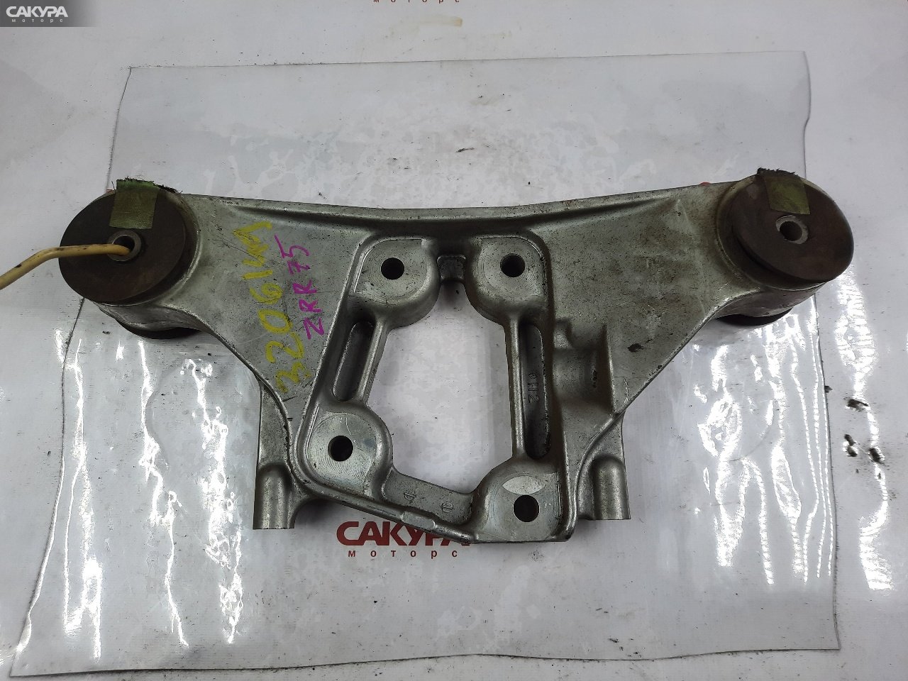 Подушка редуктора задняя Toyota Voxy ZRR75G 3ZR-FE: купить в Сакура Красноярск.