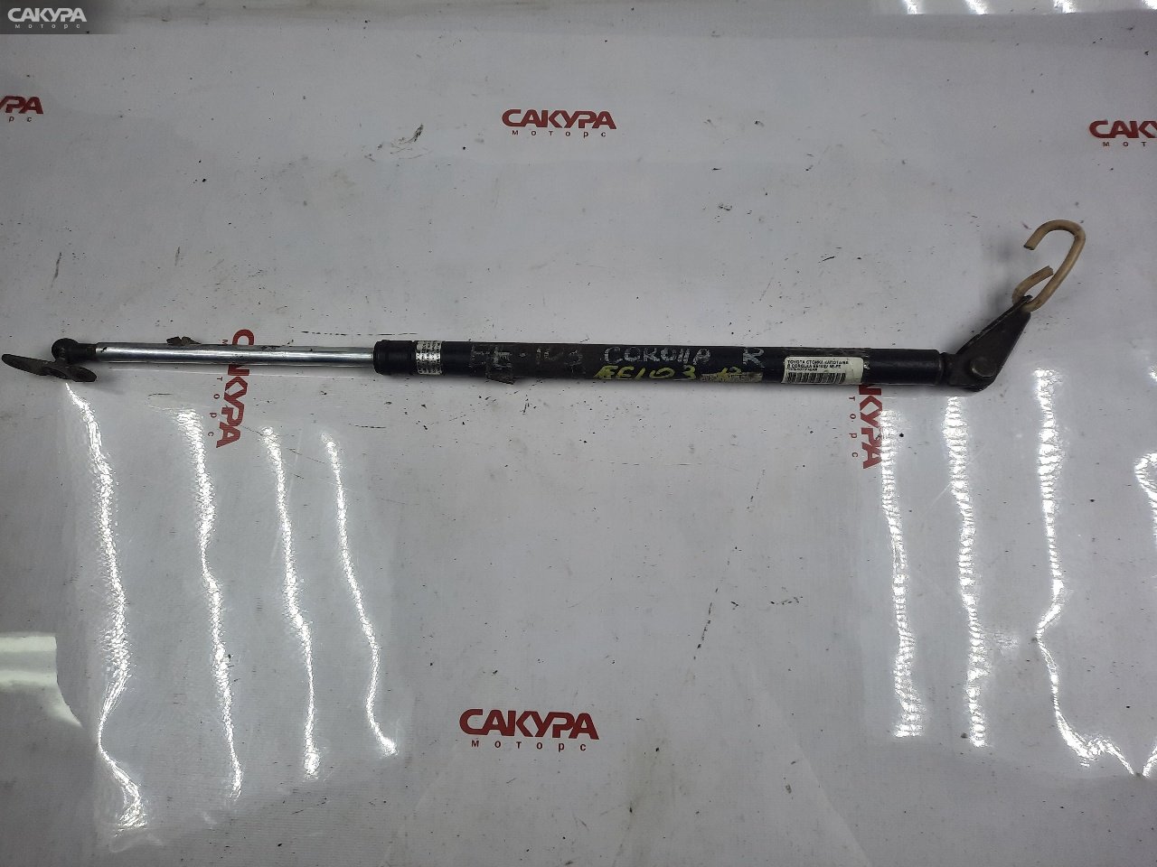 Амортизатор багажника правый Toyota Corolla EE103V 5E-FE: купить в Сакура Красноярск.