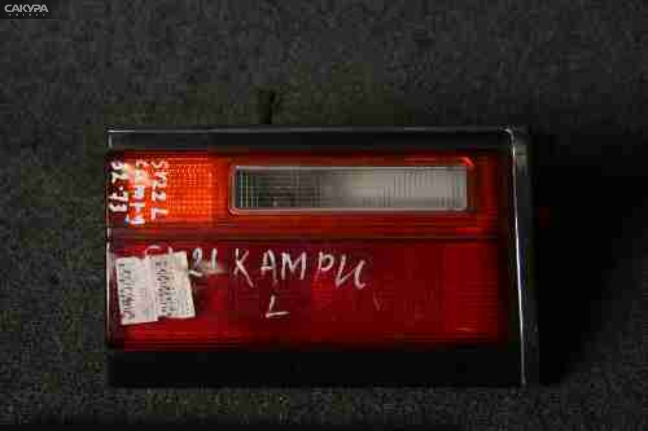 Фонарь вставка багажника левый Toyota Camry SV20 32-73: купить в Сакура Красноярск.