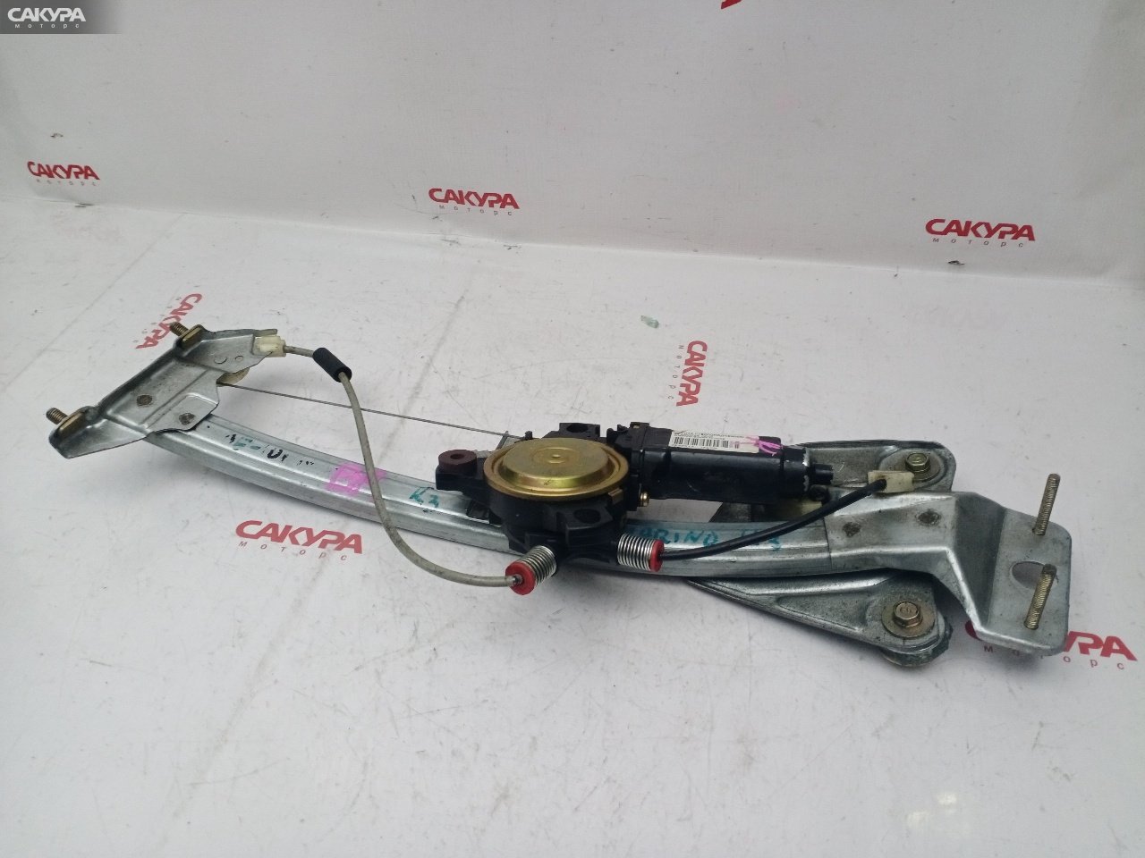 Стеклоподъемник задний правый Toyota Sprinter Marino AE101: купить в Сакура Красноярск.