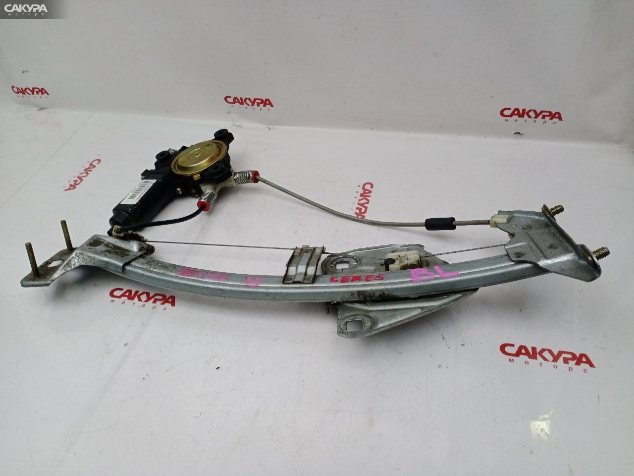 Стеклоподъемник задний левый Toyota Sprinter Marino AE101 4A-FE: купить в Сакура Красноярск.