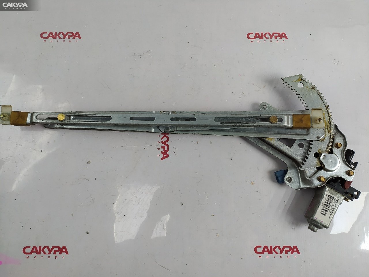 Стеклоподъемник передний левый Mazda Bongo Friendee SG5W J5-D: купить в Сакура Красноярск.