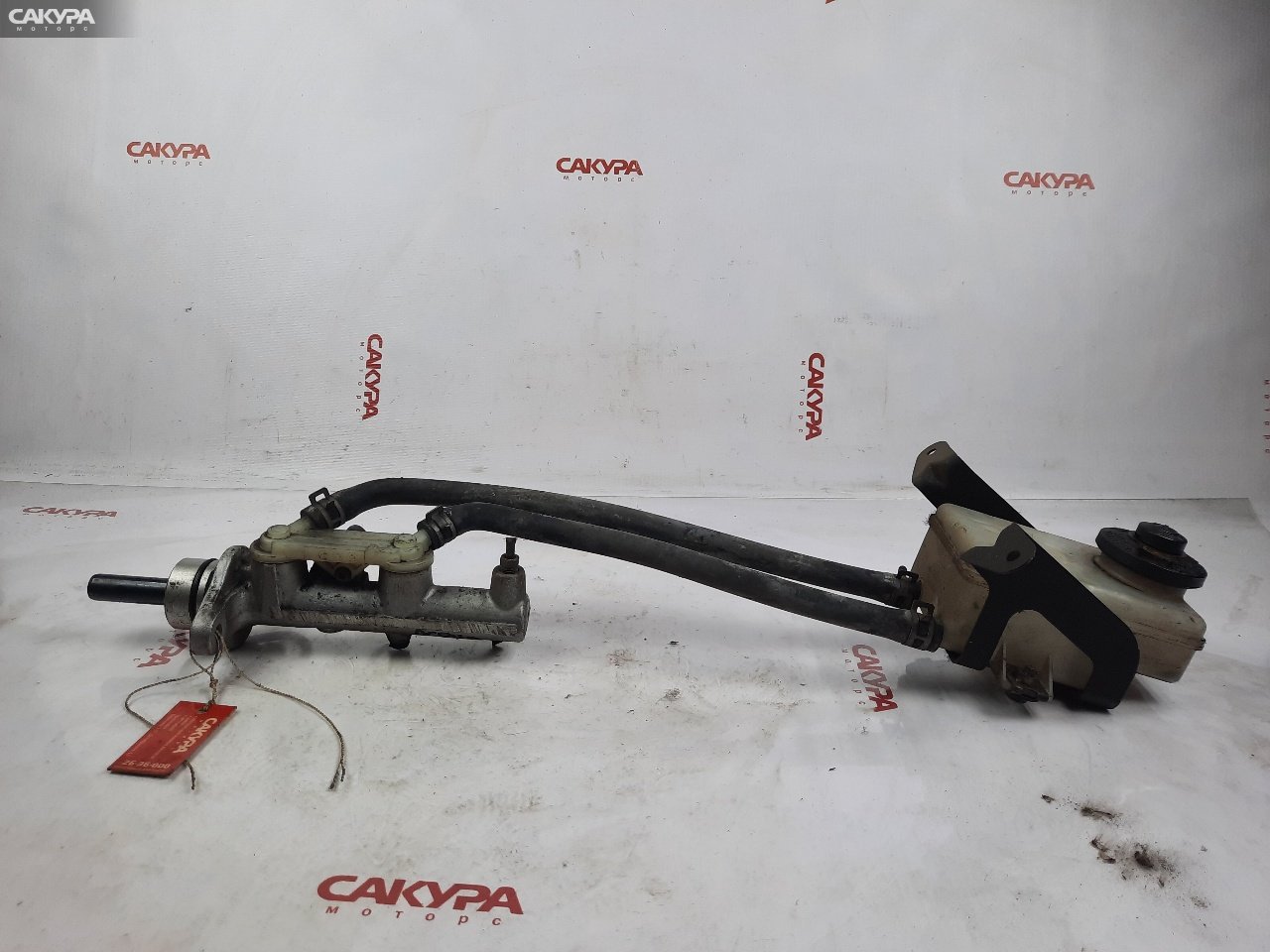 Главный тормозной цилиндр Toyota Estima ACR40W 2AZ-FE: купить в Сакура Красноярск.
