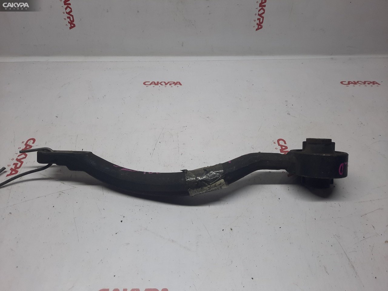 Рычаг подвески нижний передний левый Toyota Chaser JZX100 1JZ-GE: купить в Сакура Красноярск.