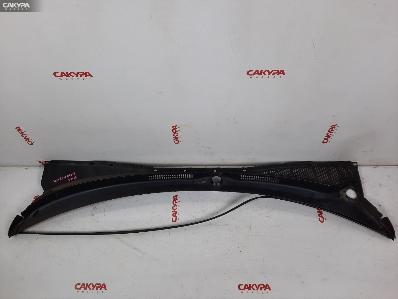Решетка под лобовое стекло Subaru Legacy BH9 EJ25: купить в Сакура Красноярск.