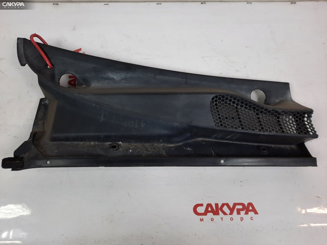 Решетка под лобовое стекло правая Toyota Platz NCP16 2NZ-FE: купить в Сакура Красноярск.