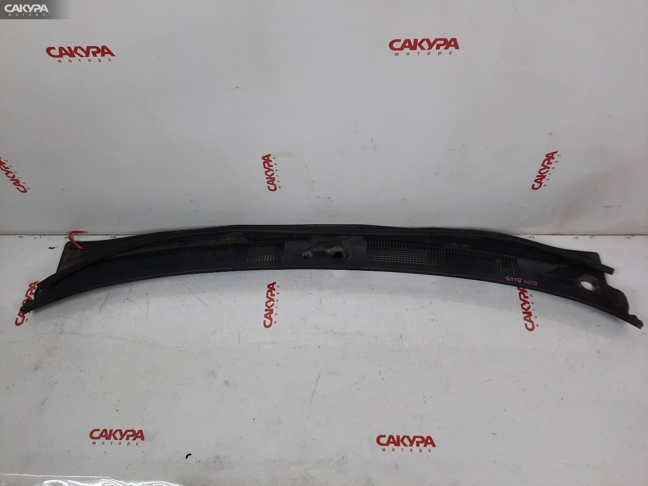 Решетка под лобовое стекло Nissan Bluebird QU14: купить в Сакура Красноярск.