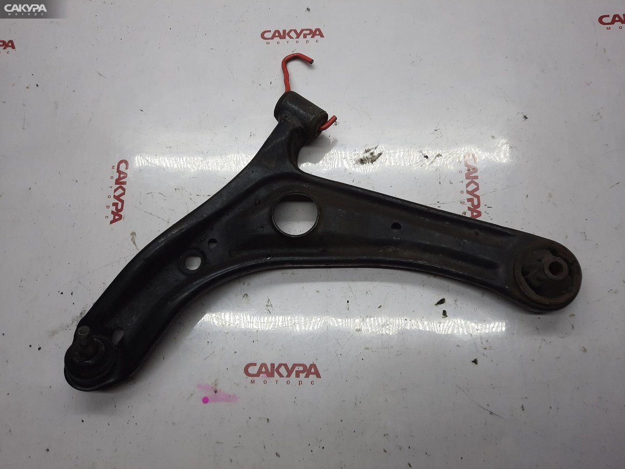 Рычаг подвески передний левый Toyota Platz NCP16 2NZ-FE: купить в Сакура Красноярск.