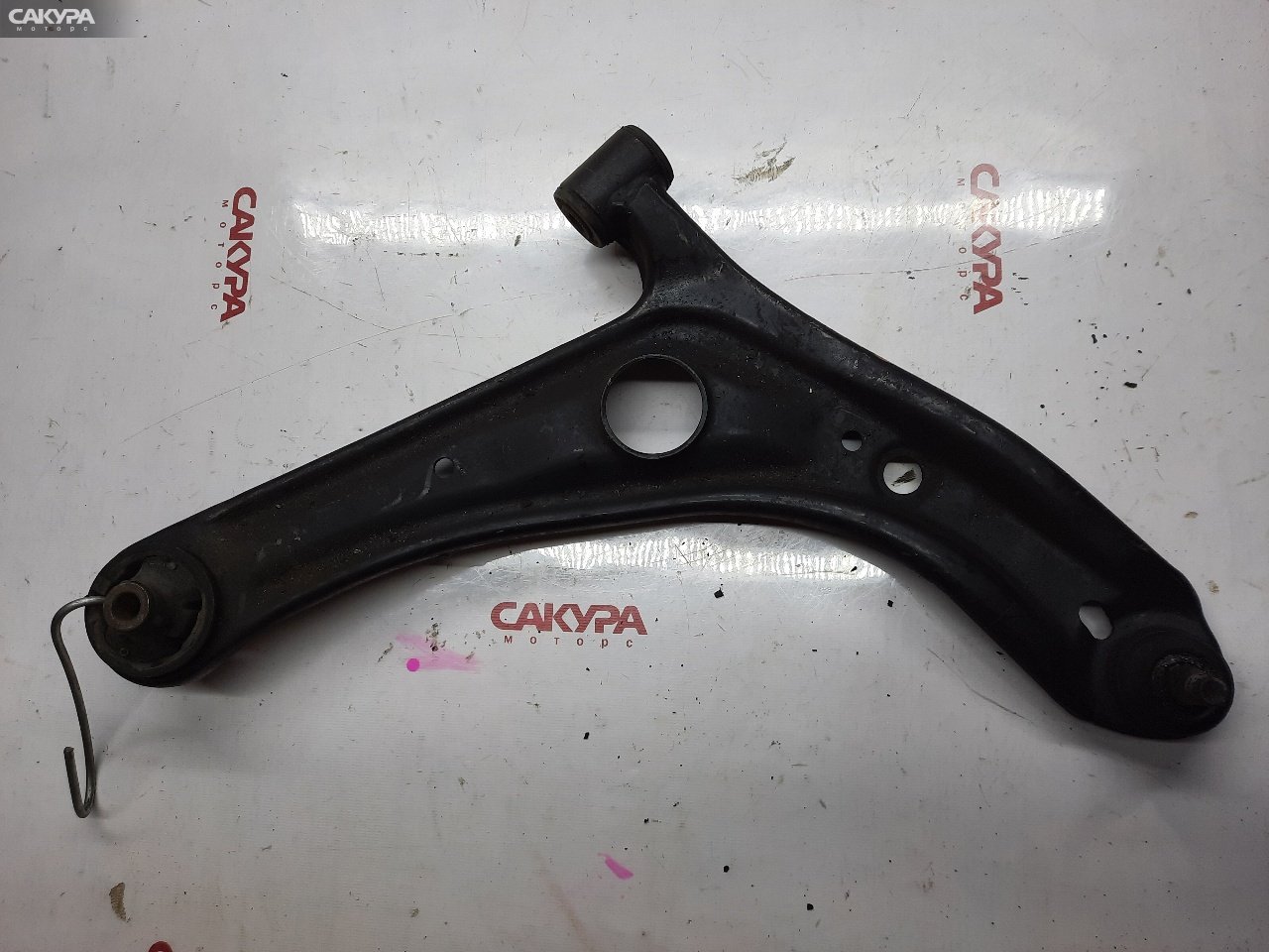 Рычаг подвески передний правый Toyota Platz NCP16 2NZ-FE: купить в Сакура Красноярск.
