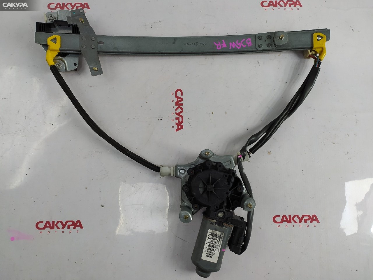 Стеклоподъемник передний правый Mazda Familia S-wagon BJ5W: купить в Сакура Красноярск.