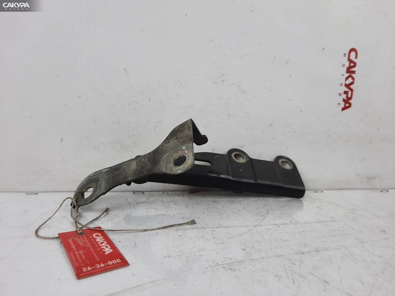 Кронштейн капота левый Isuzu Wizard UES73FW 4JX1-T: купить в Сакура Красноярск.