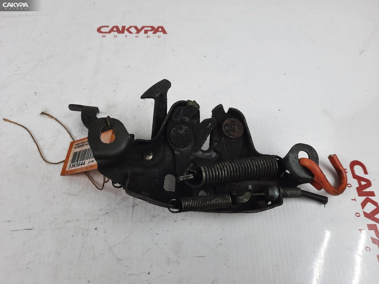 Замок капота Nissan Bluebird HU14: купить в Сакура Красноярск.