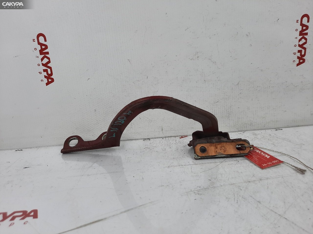 Кронштейн капота правый Toyota Hilux Surf LN130G: купить в Сакура Красноярск.