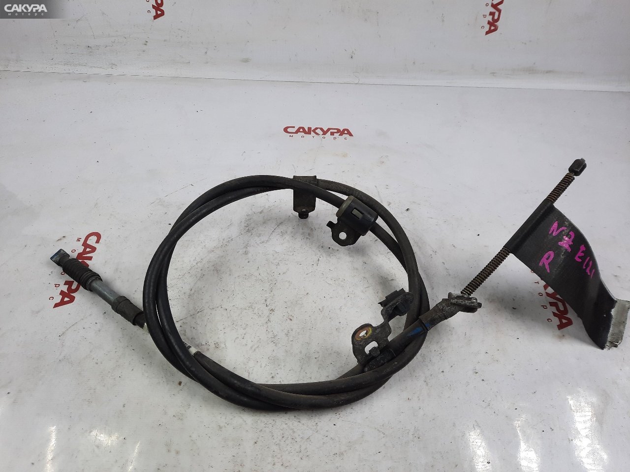 Трос ручника правый Toyota Corolla NZE121 1NZ-FE: купить в Сакура Красноярск.