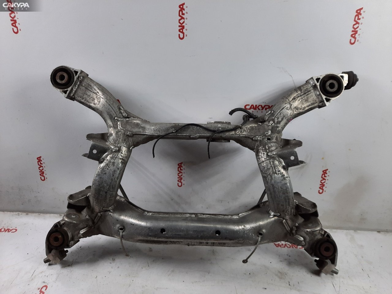 Балка поперечная задняя Nissan Skyline V35 VQ25DD: купить в Сакура Красноярск.