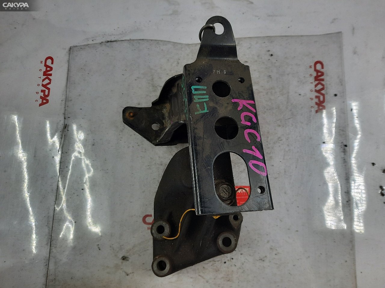 Подушка двигателя левая Toyota Passo KGC10 1KR-FE: купить в Сакура Красноярск.