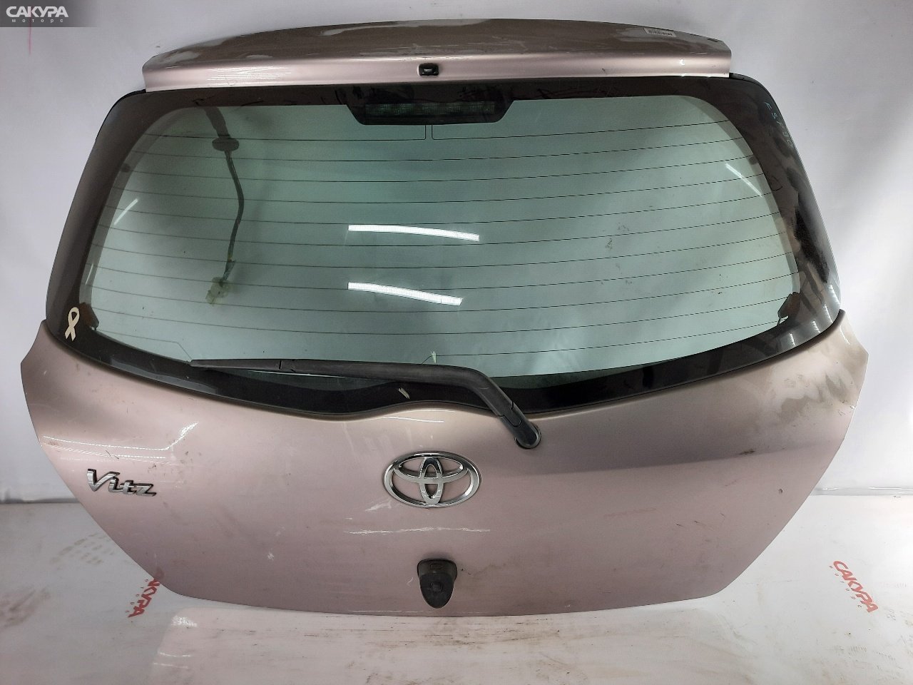 Дверь багажника Toyota Vitz KSP90 1KR-FE: купить в Сакура Красноярск.