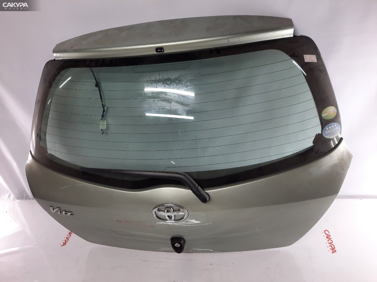 Дверь багажника Toyota Vitz SCP90 2SZ-FE: купить в Сакура Красноярск.
