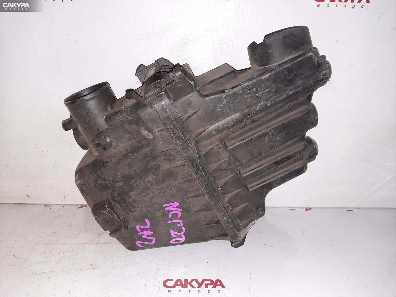 Корпус воздушного фильтра Toyota Funcargo NCP20 2NZ-FE: купить в Сакура Красноярск.