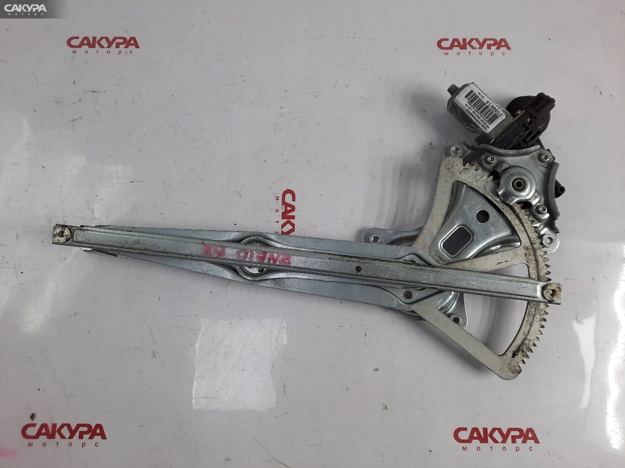 Стеклоподъемник задний правый Toyota Wish ZNE10G 1ZZ-FE: купить в Сакура Красноярск.