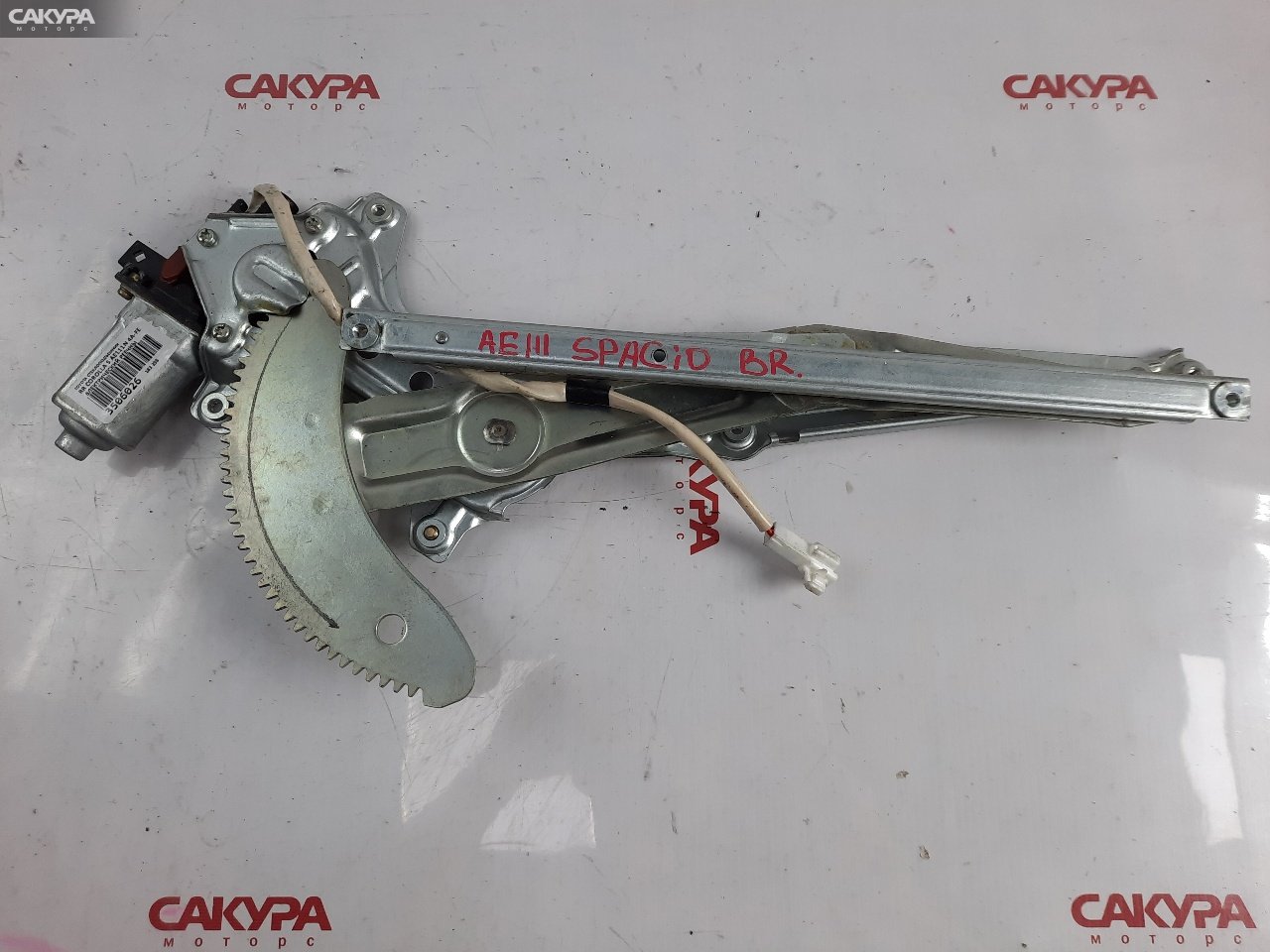 Стеклоподъемник задний правый Toyota Corolla Spacio AE111N 4A-FE: купить в Сакура Красноярск.