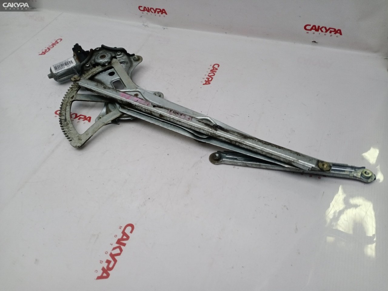 Стеклоподъемник задний правый Toyota Wish ZNE10G 1ZZ-FE: купить в Сакура Красноярск.