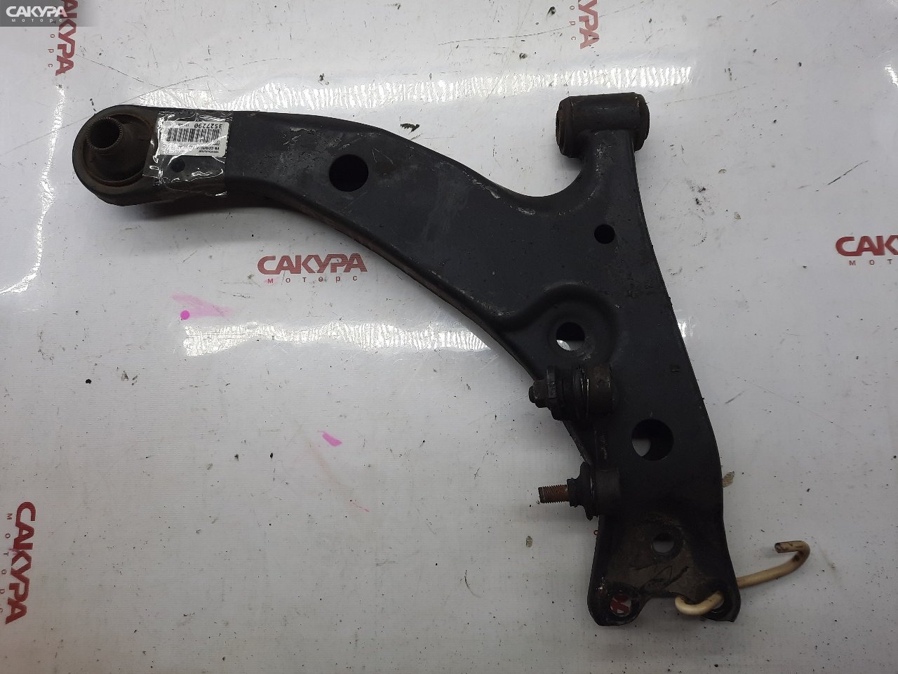 Рычаг подвески передний правый Toyota Corolla AE111 4A-FE: купить в Сакура Красноярск.