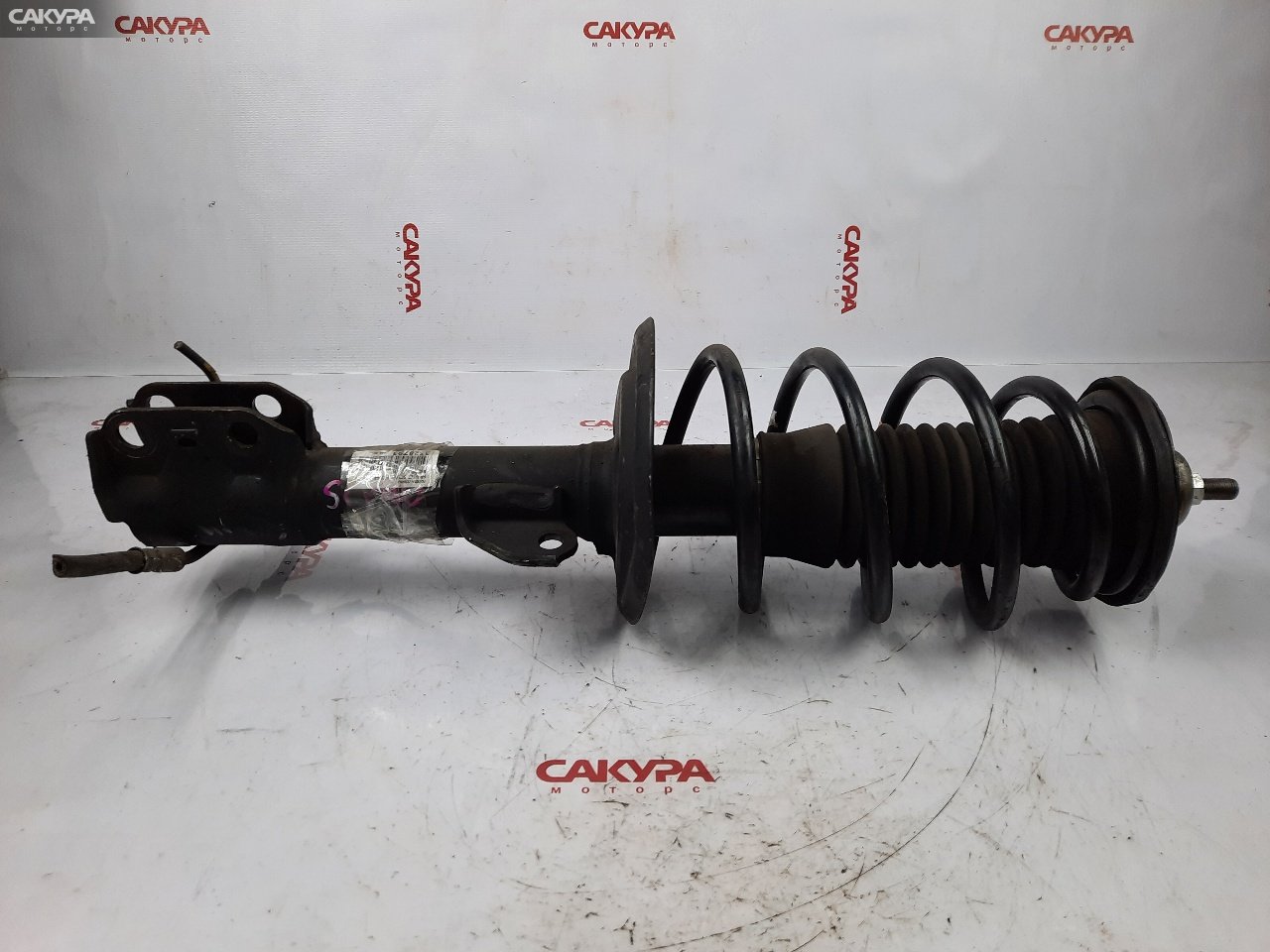 Стойка подвески передняя правая Toyota Vitz SCP90 2SZ-FE: купить в Сакура Красноярск.