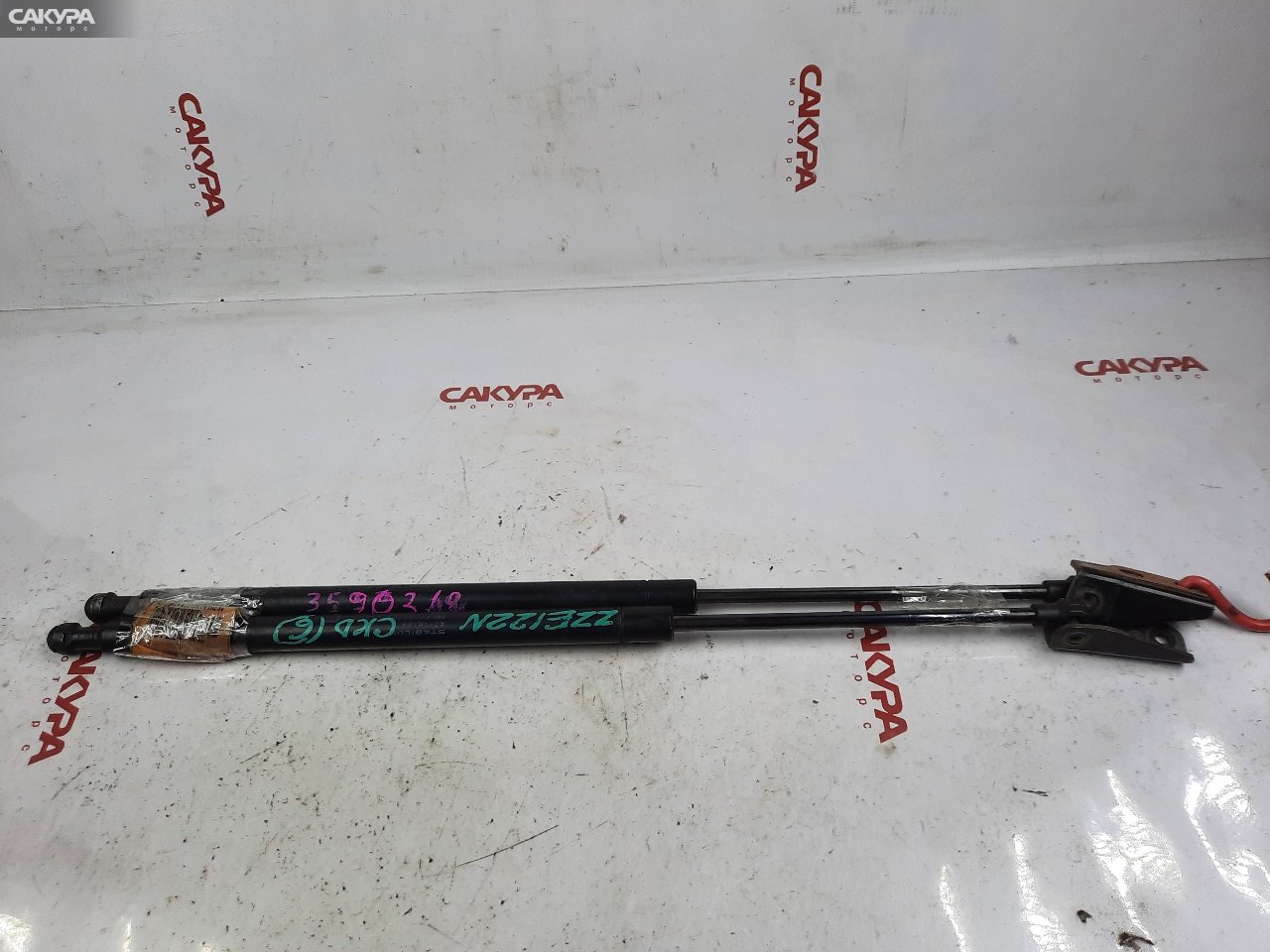 Амортизатор багажника Toyota Corolla Spacio NZE121N 1NZ-FE: купить в Сакура Красноярск.