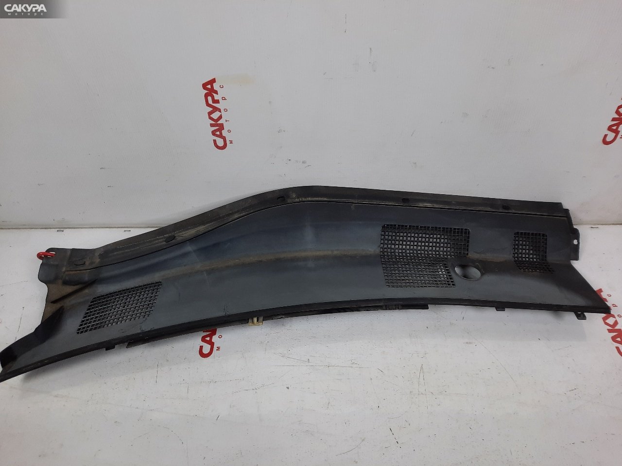 Решетка под лобовое стекло левая Toyota Harrier SXU10W 5S-FE: купить в Сакура Красноярск.