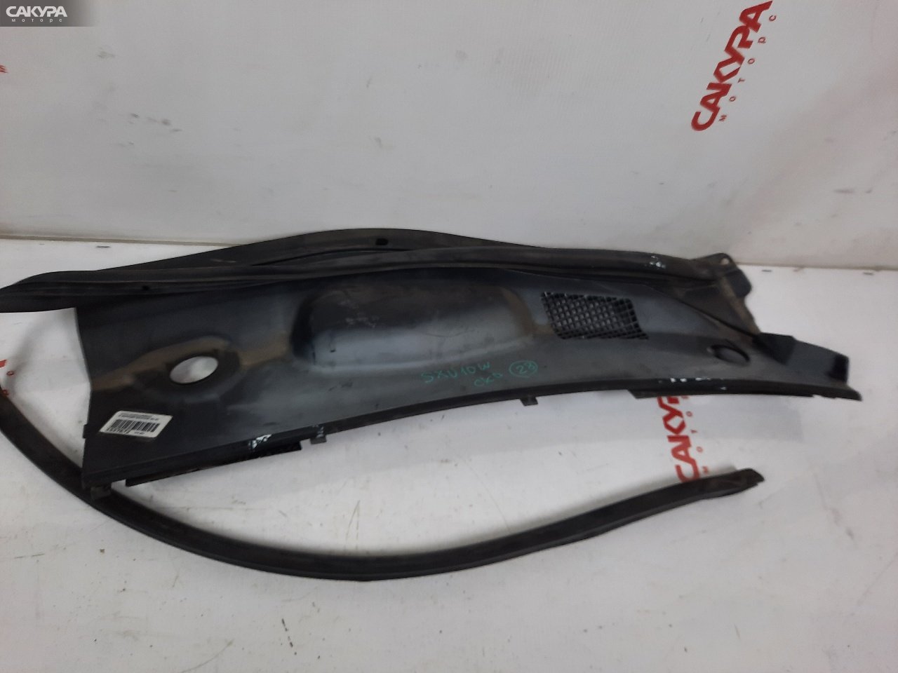 Решетка под лобовое стекло правая Toyota Harrier SXU10W 5S-FE: купить в Сакура Красноярск.