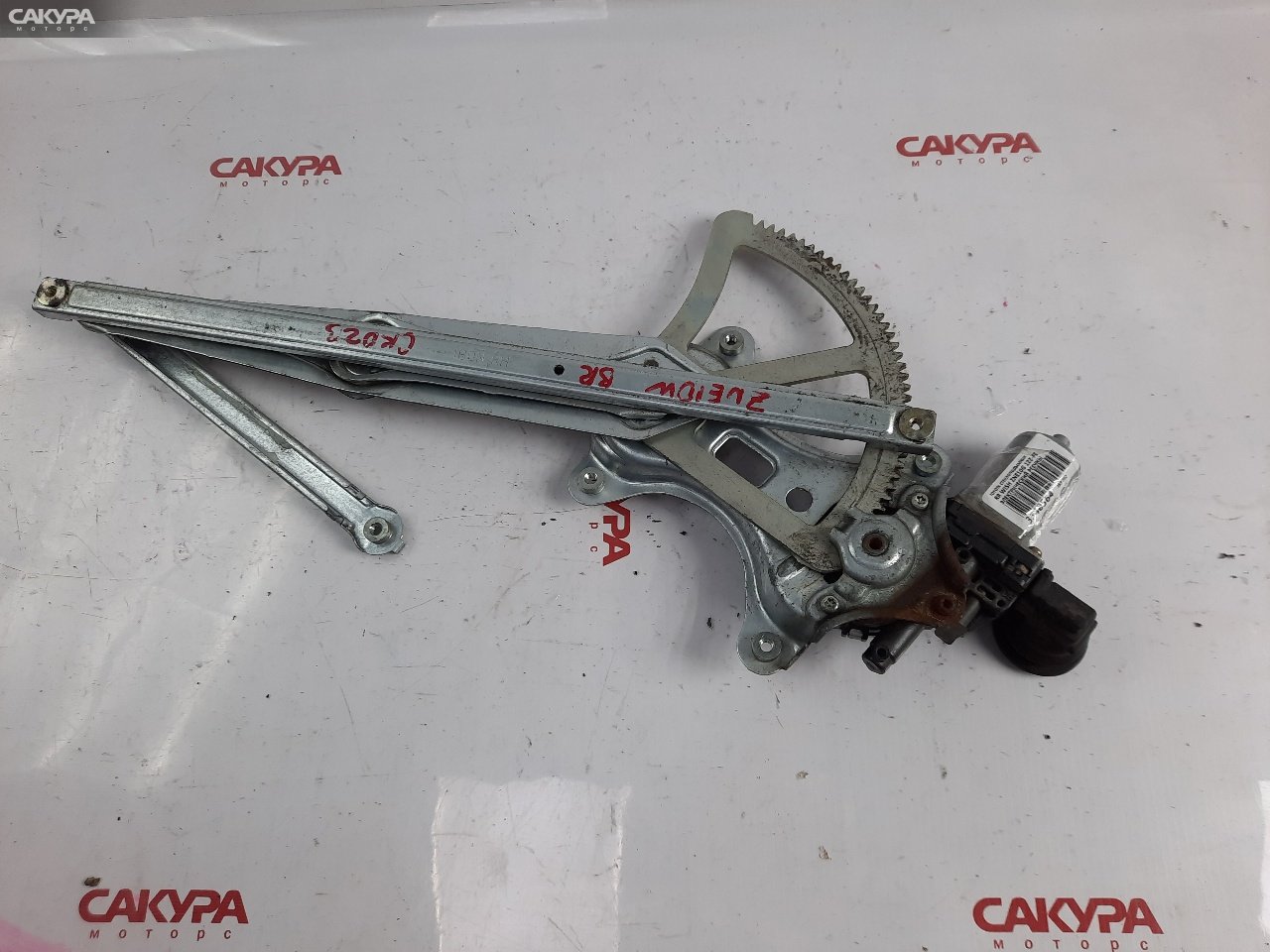 Стеклоподъемник задний правый Toyota Wish ZNE10G 1ZZ-FE: купить в Сакура Красноярск.
