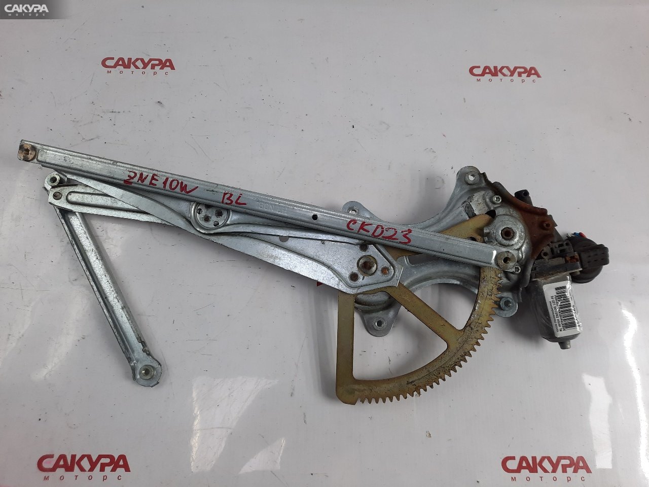 Стеклоподъемник задний левый Toyota Wish ZNE10G 1ZZ-FE: купить в Сакура Красноярск.