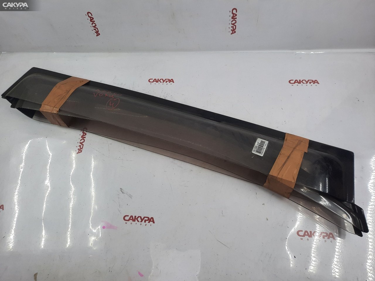 Ветровик Toyota Voxy AZR60G 1AZ-FSE: купить в Сакура Красноярск.