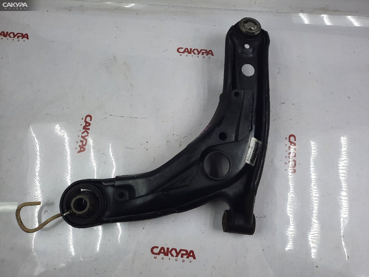 Рычаг подвески передний правый Toyota Vitz SCP90 2SZ-FE: купить в Сакура Красноярск.