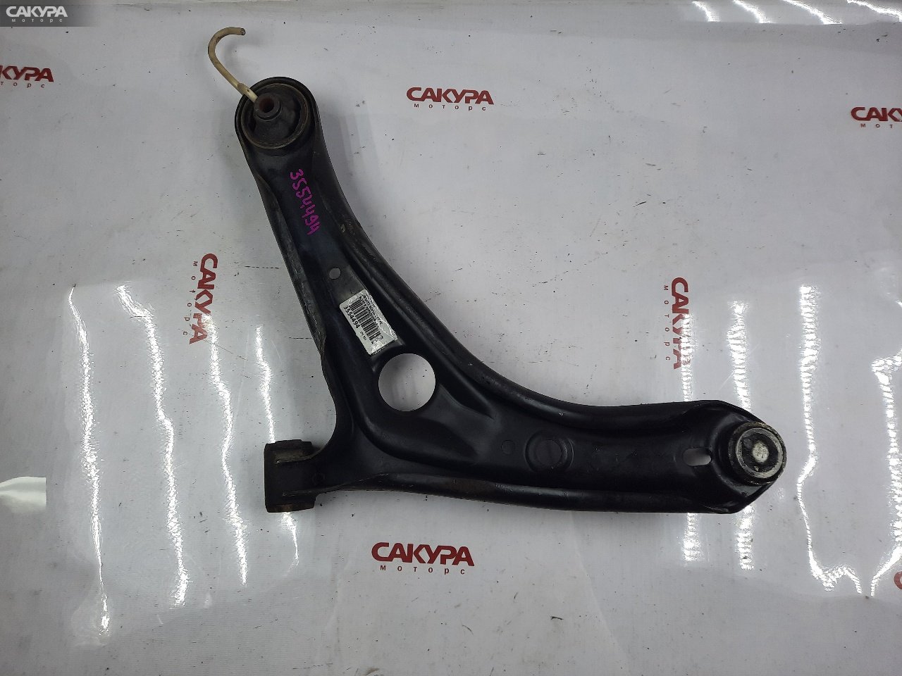 Рычаг подвески передний правый Toyota Vitz SCP10 1SZ-FE: купить в Сакура Красноярск.