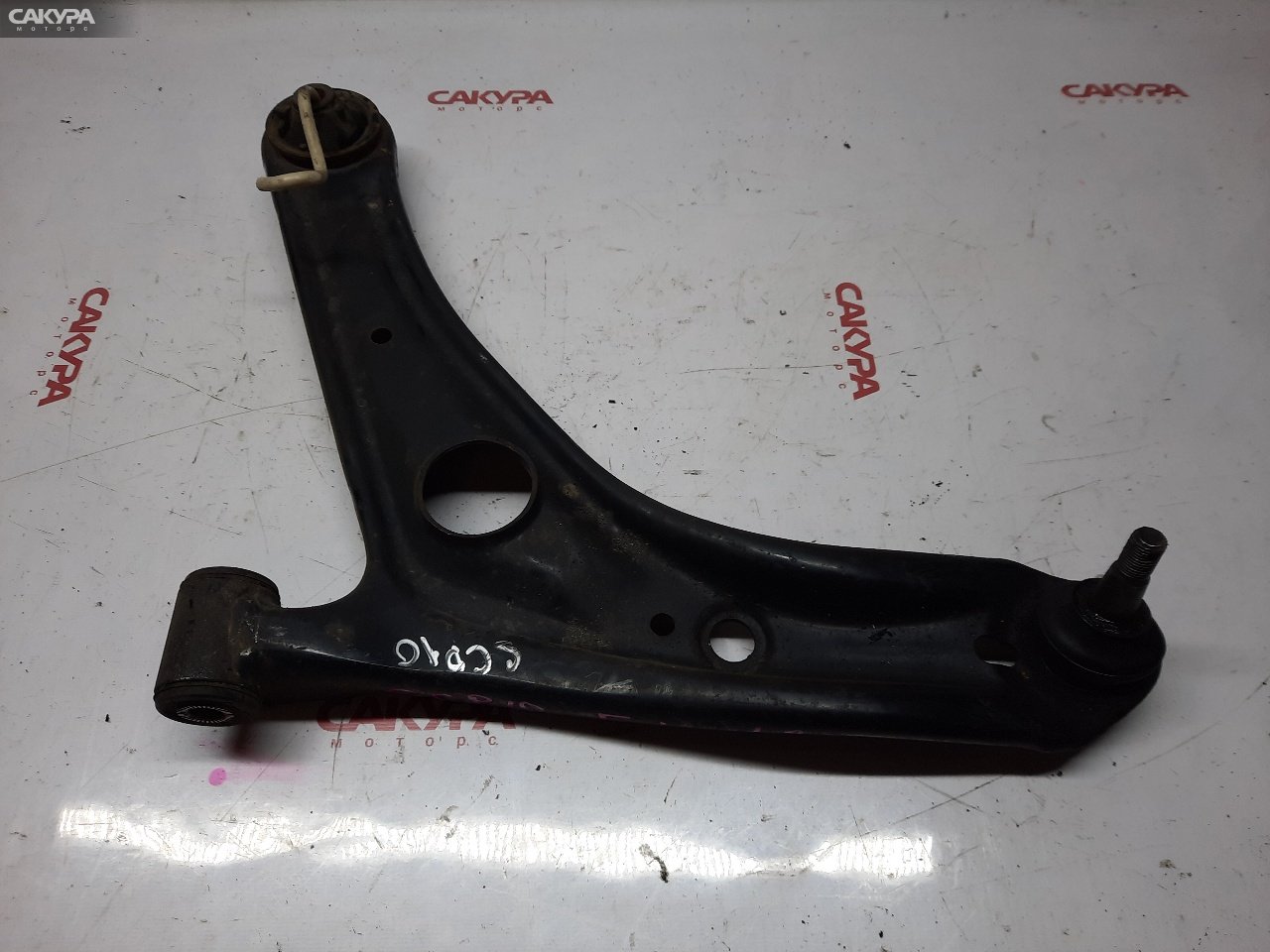 Рычаг подвески передний левый Toyota Vitz SCP10 1SZ-FE: купить в Сакура Красноярск.
