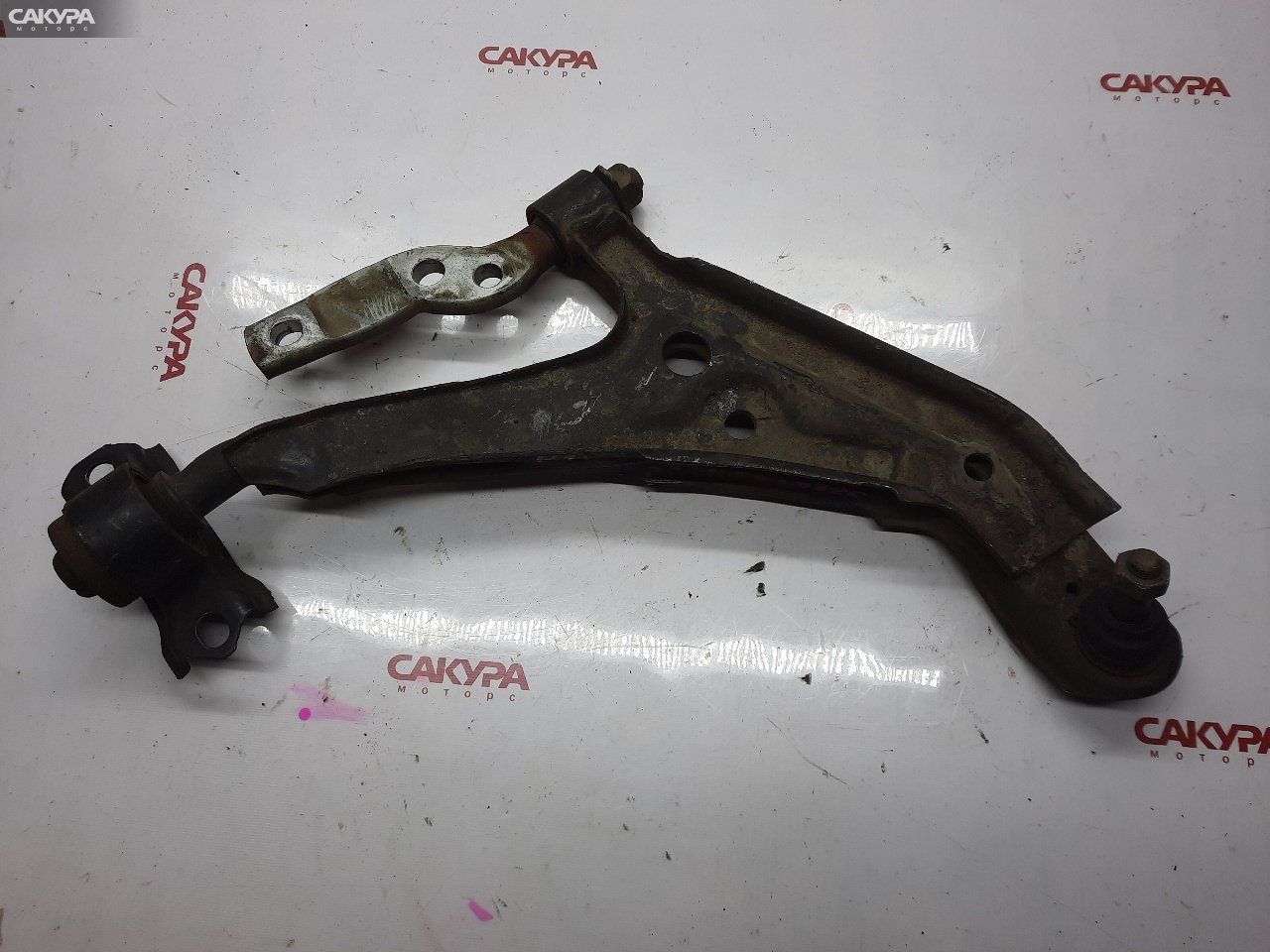 Рычаг подвески нижний передний правый Nissan Primera P11 SR18DE: купить в Сакура Красноярск.