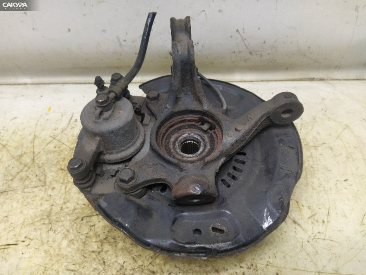 Ступица передняя правая Toyota Vitz KSP90 1KR-FE: купить в Сакура Красноярск.