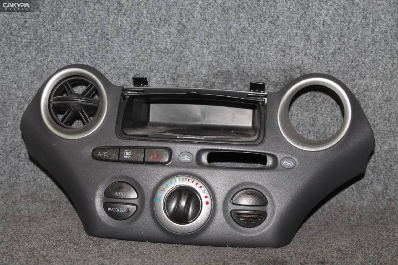 Блок управления климат-контролем Toyota Platz NCP12 1NZ-FE: купить в Сакура Красноярск.