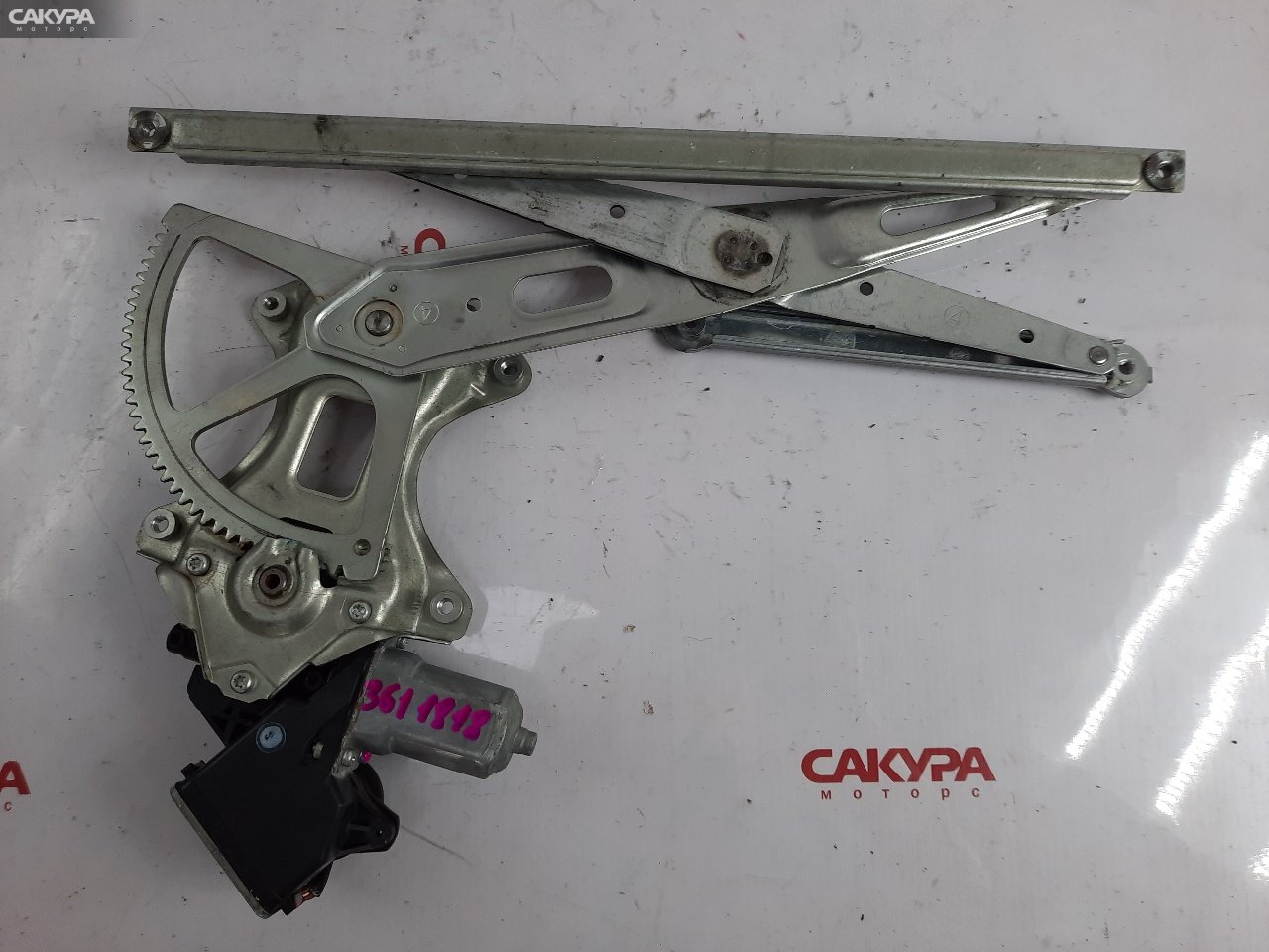 Стеклоподъемник передний правый Toyota Ractis NCP100 1NZ-FE: купить в Сакура Красноярск.