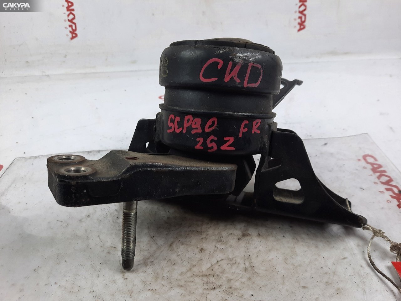 Подушка двигателя правая Toyota Vitz SCP90 2SZ-FE: купить в Сакура Красноярск.
