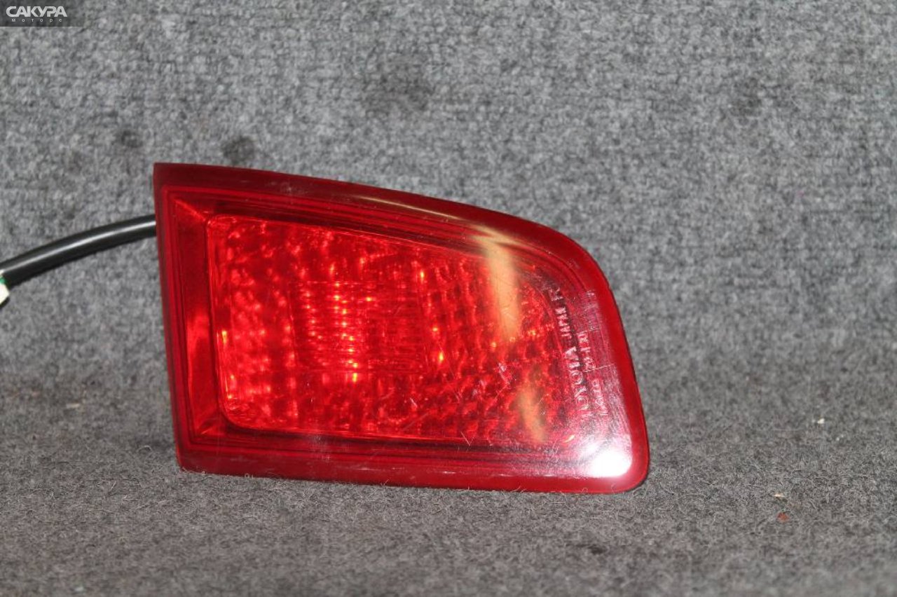 Фонарь вставка багажника правый Toyota Premio ZZT240 20-430: купить в Сакура Красноярск.