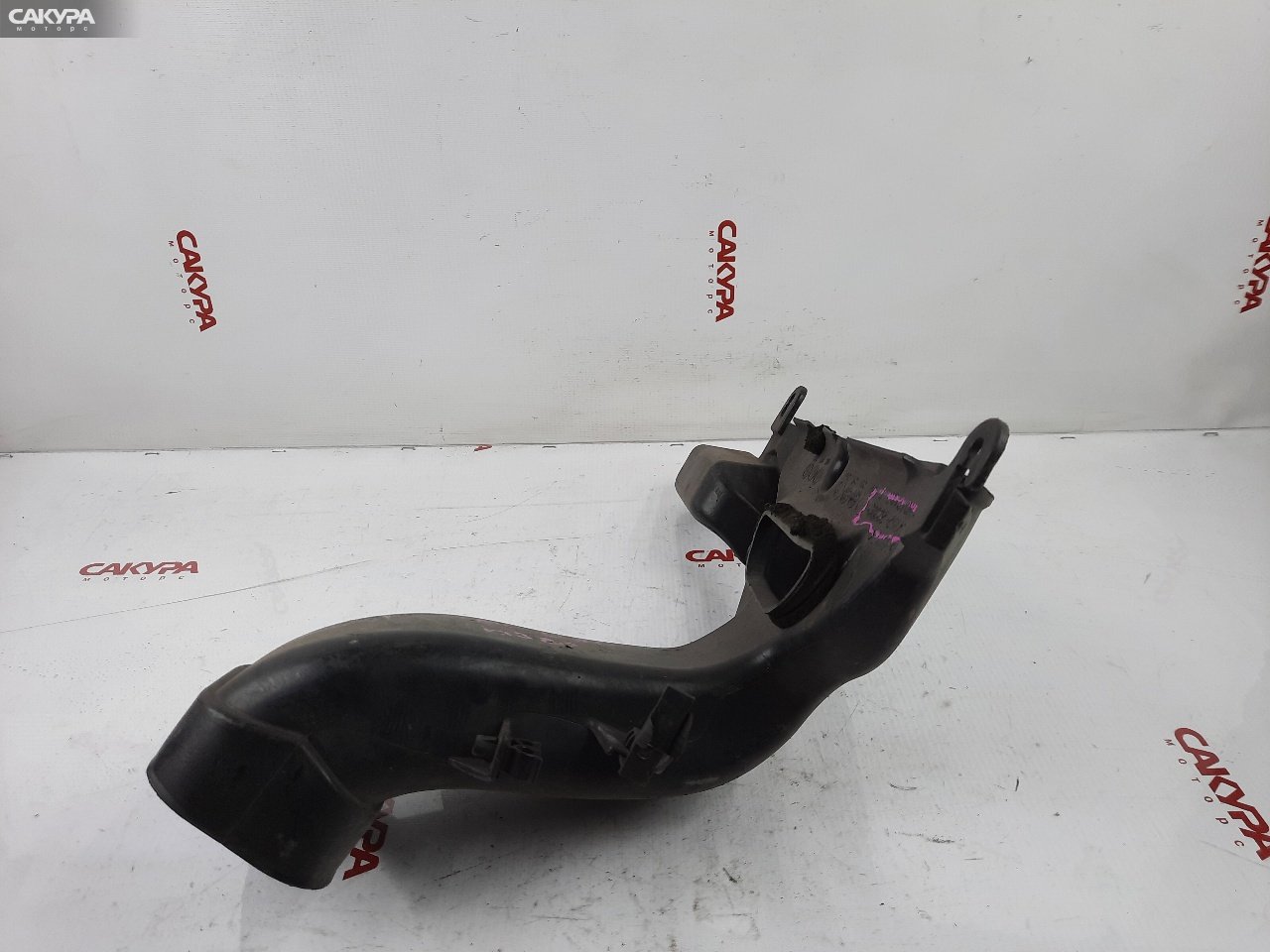 Воздухозаборник Toyota Harrier MCU30W 1MZ-FE: купить в Сакура Красноярск.
