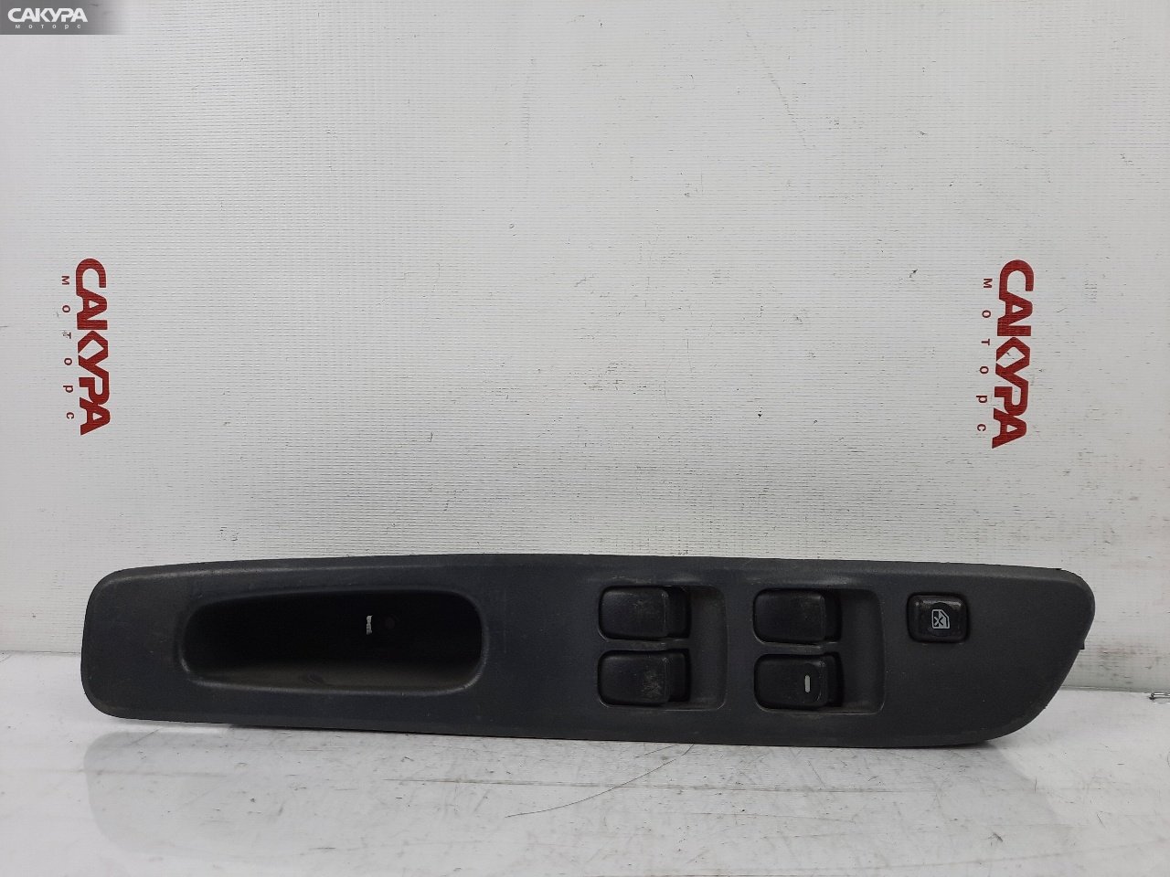 Блок управления стеклоподъемниками передний правый Mitsubishi Chariot Grandis N84W 4G64: купить в Сакура Красноярск.