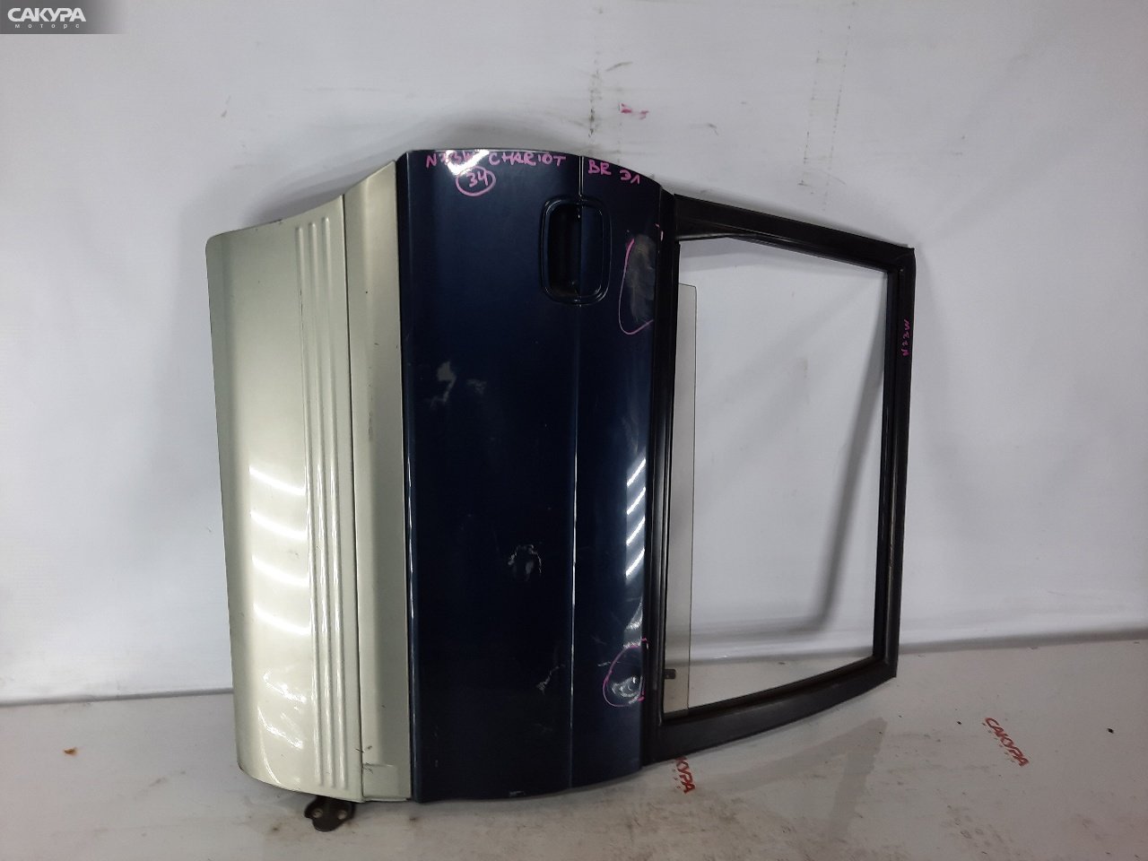 Дверь боковая задняя правая Mitsubishi Chariot N33W 4G63: купить в Сакура Красноярск.